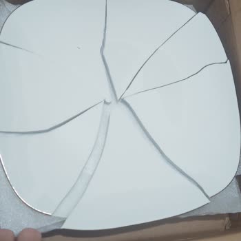 Güral Porselen Hem Kırık Tabak Gönderiyor Hem De Yerine Temin Yapmıyor