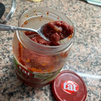 Tat Gıda Domates Salçasından Bir Şeyler Çıktı