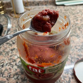 Tat Gıda Domates Salçasından Bir Şeyler Çıktı