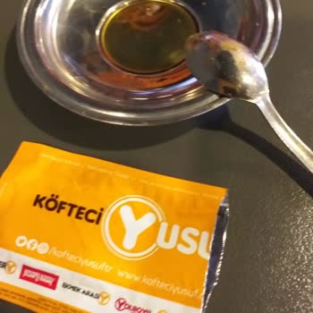 Köfteci Yusuf Kadir Has Şubesinde Gürültü Ve Pis Çay Sorunu