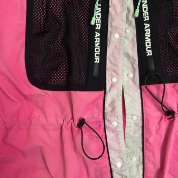 Under Armour Yağmurluk Renk Akması