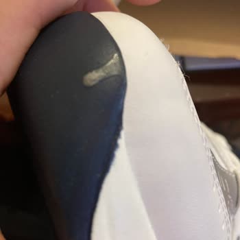 Trendayakkabim06 (Instagram) Gelen Ayakkabılarım Resmen Kokuyor Ve Boyası Akmış