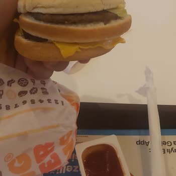 Burger King'de Bir Menü Almak Ve Resimlerde Olan İle Alakası Yok