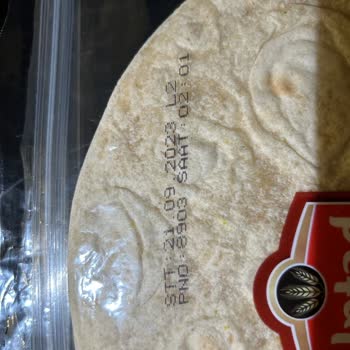 Untad Tam Buğdaylı Lavaş Üzerinde Bozulma Belirtisi Sarı Benek Mevcut