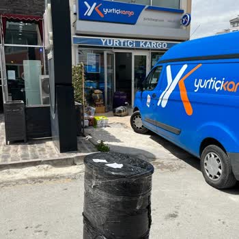 Yurtiçi Kargo Adrese Teslim Parasını Aldıkları Kargoyu Getirmedi.