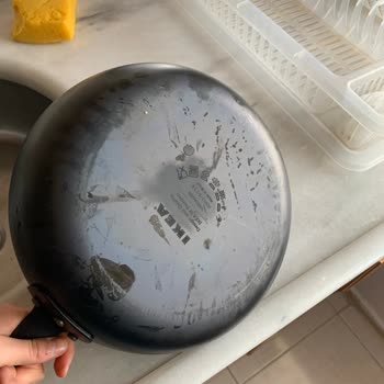 IKEA Ham Demiri Tava Diye Satıp Sizi Demir Ustası Yerine Koyuyor