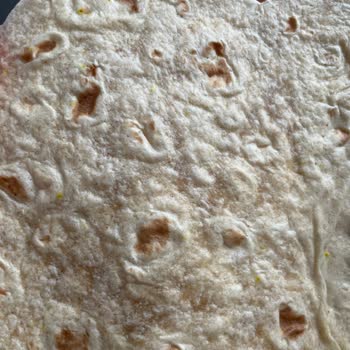 Untad Lavaş Üzerinde Yoğun Sarı Noktalar