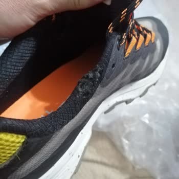 Merrel Marka Ayakkabıda Yırtılma Ve Özensizlik