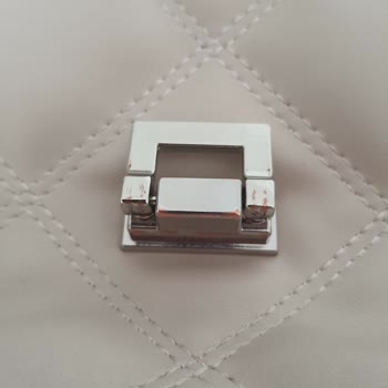 Stradivarius Çanta Markasının Kalitesizliği