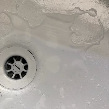 Cadence  Taş Vernik Su Lekesi Bırakıyor