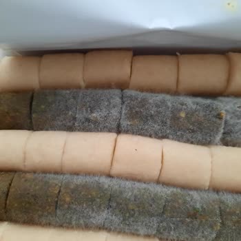 Üç Yıldız Şekerleme SKT Ve ÜT Belirtmeden Ürün Satıyor