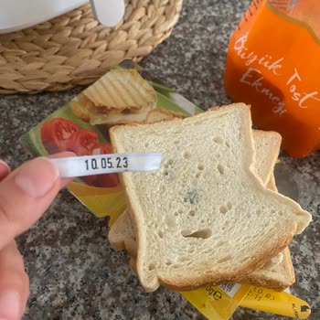 BİM Tost Ekmeğinin Küflü Olması