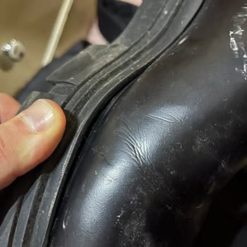 Zara Botun Yanlarının Açılması Çok Az Giymem Sonucunda