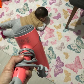 Arzum Saç Kurutma Makinesi Patladı