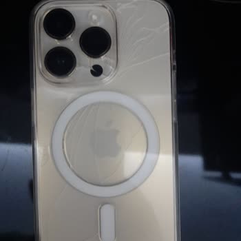 iPhone 14 Pro Arka Cam Kırılması