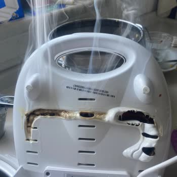 Yanan Tost Makinesi Awox!