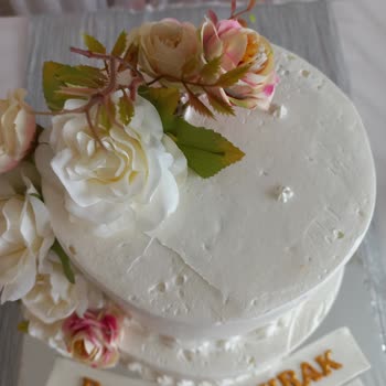 Beyaz Işık Pastanesi Sipariş Pastası Çok Kötü