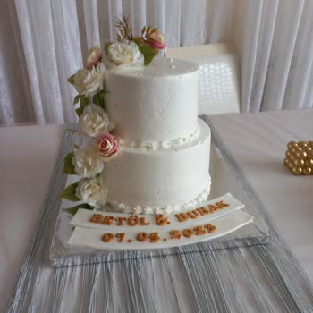 Beyaz Işık Pastanesi Sipariş Pastası Çok Kötü