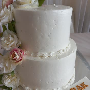 Beyaz Işık Pastanesi Sipariş Pastası Çok Kötü