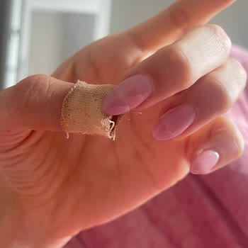 Duygu Nail Bar Jel Tırnak Hesabı Ve Kalitesiz 2 Günde Kırılan Tırnakları