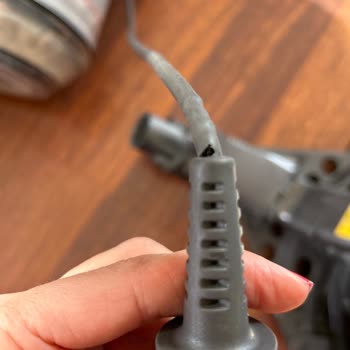 Dyson Kusurlu Ürün Fişi Patladı Yüzüme