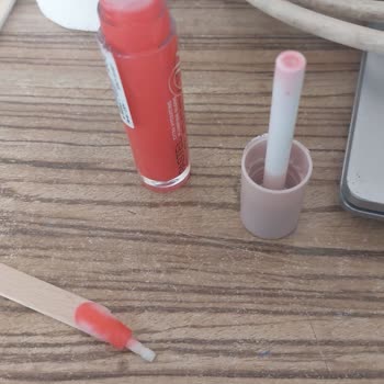 Pastel Kozmetik Lip Gloss Başlık Sorunu