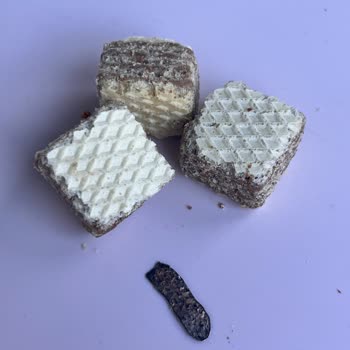 BİM Küp Gofretten Demir Çıktı