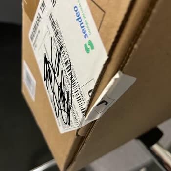 N11.com - Sendeo İş Birliği İle Açılmış Koli