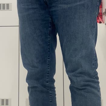 Mavi Pantolon Diz İzi Yaptı