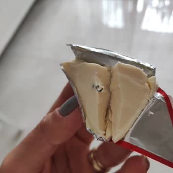 Pınar Üçgen Peynir İçinden Çıkan Tel