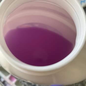 Tursil Şişesinin 3 De 1'i Boş