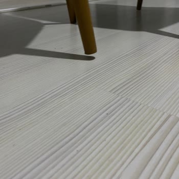 Aden Mobilya Yemek Masası Defolu Yamuk Ayaklar