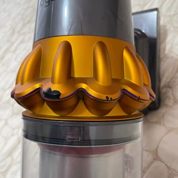 Dyson Lazer Başlık Ve Sarı Renkli Gövde Soyulması