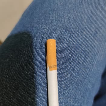 Marlboro Red Kısa Sigaralarda Tütün Dağılıyor Ve Filtre Kalitesi Düşük