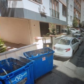 Üsküdar Belediyesi Kaldırıma Yapılan Araç Parkları