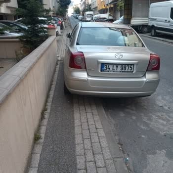 Üsküdar Belediyesi Kaldırıma Yapılan Araç Parkları