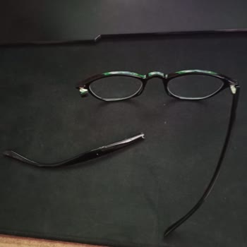 Atasun Optik Gözlük Kulpu Kırıldı