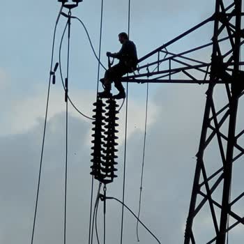 TEİAŞ Otoparkta Duran Sıfır Aldığım Aracın Üzerine Kablo Düşürdü!