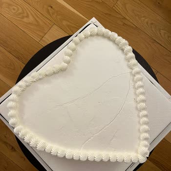 Pelit Pastanesi Nişan Pastamı Mahvetti