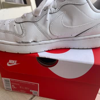 3 Ay İçinde Yırtılan Nike Ayakkabı