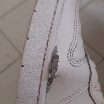 3 Ay İçinde Yırtılan Nike Ayakkabı