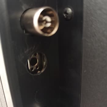 Axen Marka TV Garantide Ama Para İstiyorlar