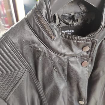 LCW'den Aldığımız Deri Ceketler Paramparça Oldu.