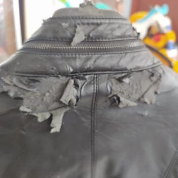LCW'den Aldığımız Deri Ceketler Paramparça Oldu.