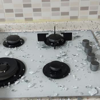 Arçelik Davlumbaz Camı Bomba Gibi Patladı