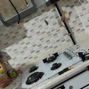 Arçelik Davlumbaz Camı Bomba Gibi Patladı