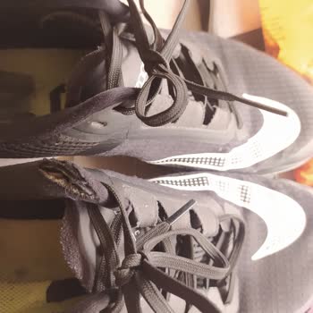 Nike Ayakkabı Üstünde Açılma Olması