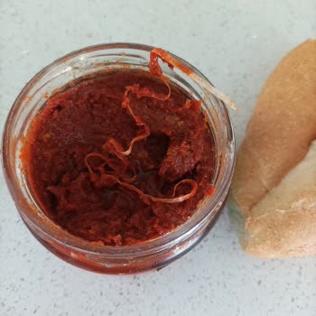 BİM Bol Bol Kahvaltılık Sos İçinden Bir Şey Çıkması