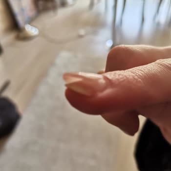 Asmina Güzellik Hatalı Kalıcı Oje Ve Yöneticinin Kişisel Saldırısı