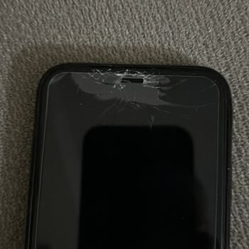 Kaya GSM İPhone X Ekran Değiştirdiler, 3-4 Saat Sonra Ekran On Yerden Çatladı